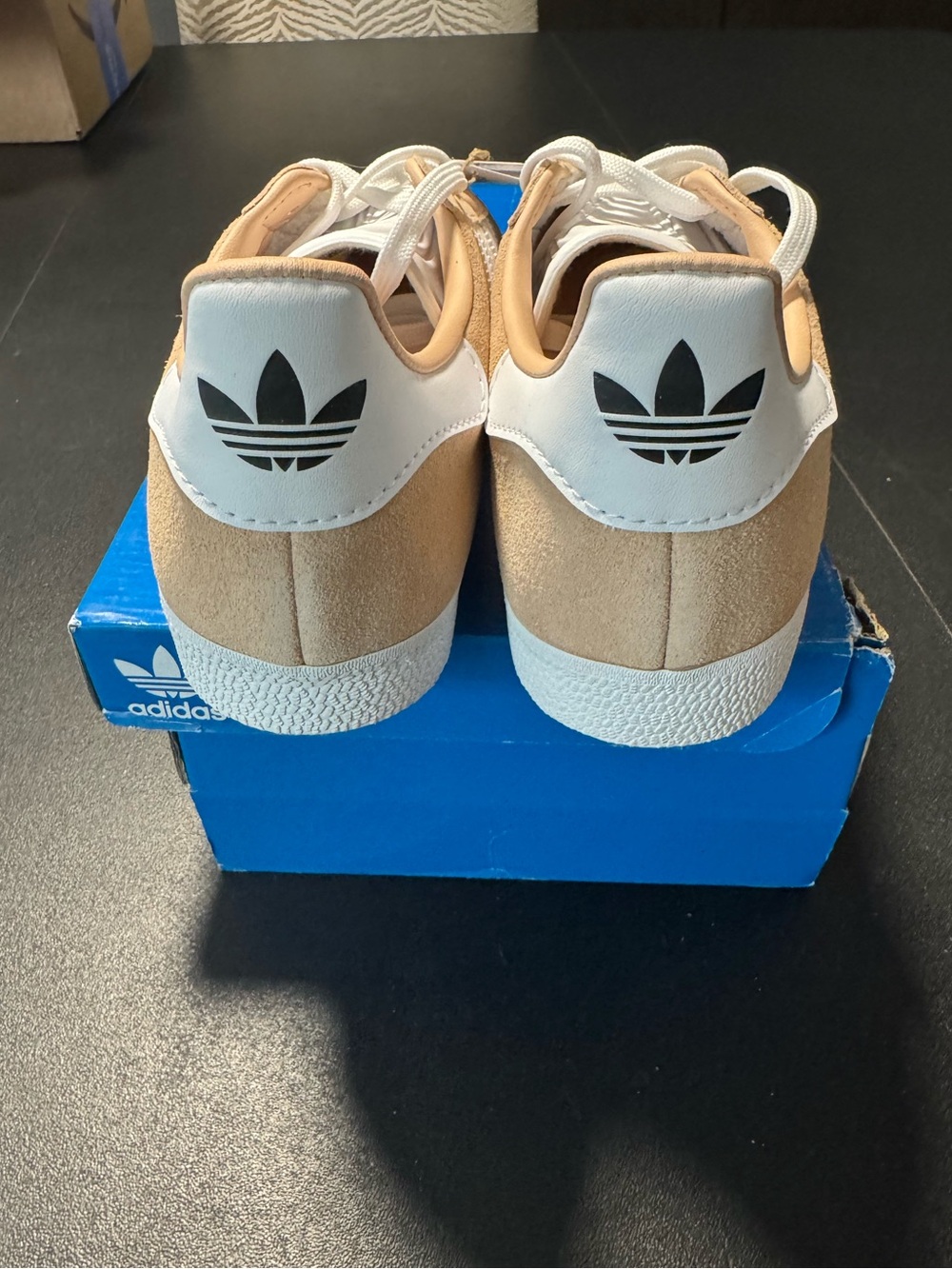 adidas Gazelle Suede Sneakers in Halo Blush/White 8.5 Women’s - Picture 4 of 6